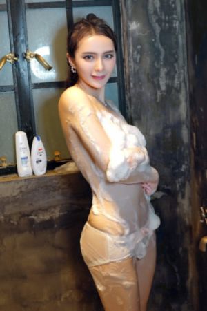杨贵妃和皇上在龙椅上跳舞的是谁-高清成事在人免费观看